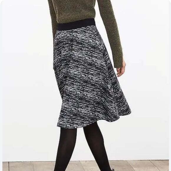 Banana Republic Dresses & Skirts - ⭐Marled Banana Republic Textured Knit Midi Skirt, Cocoon, Polyester Blend 10⭐